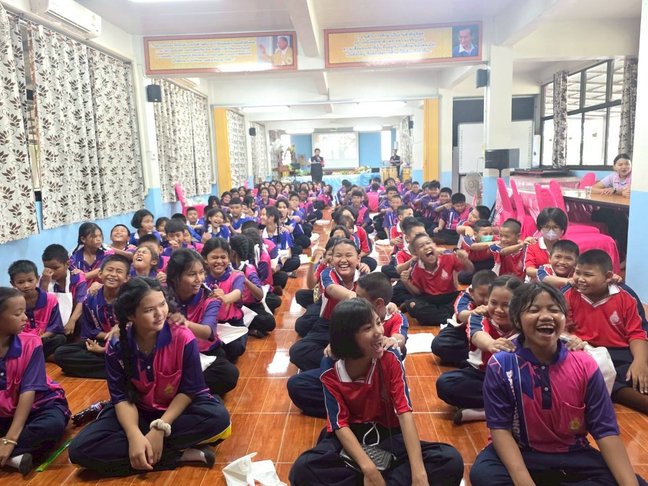 รูปแนบ